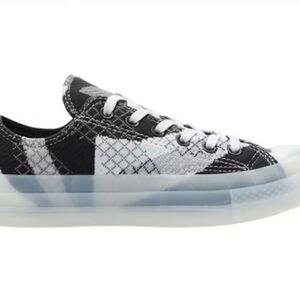 Rare Womens Size 7!  Brand NEW Converse Black and White Plaid Sneakers